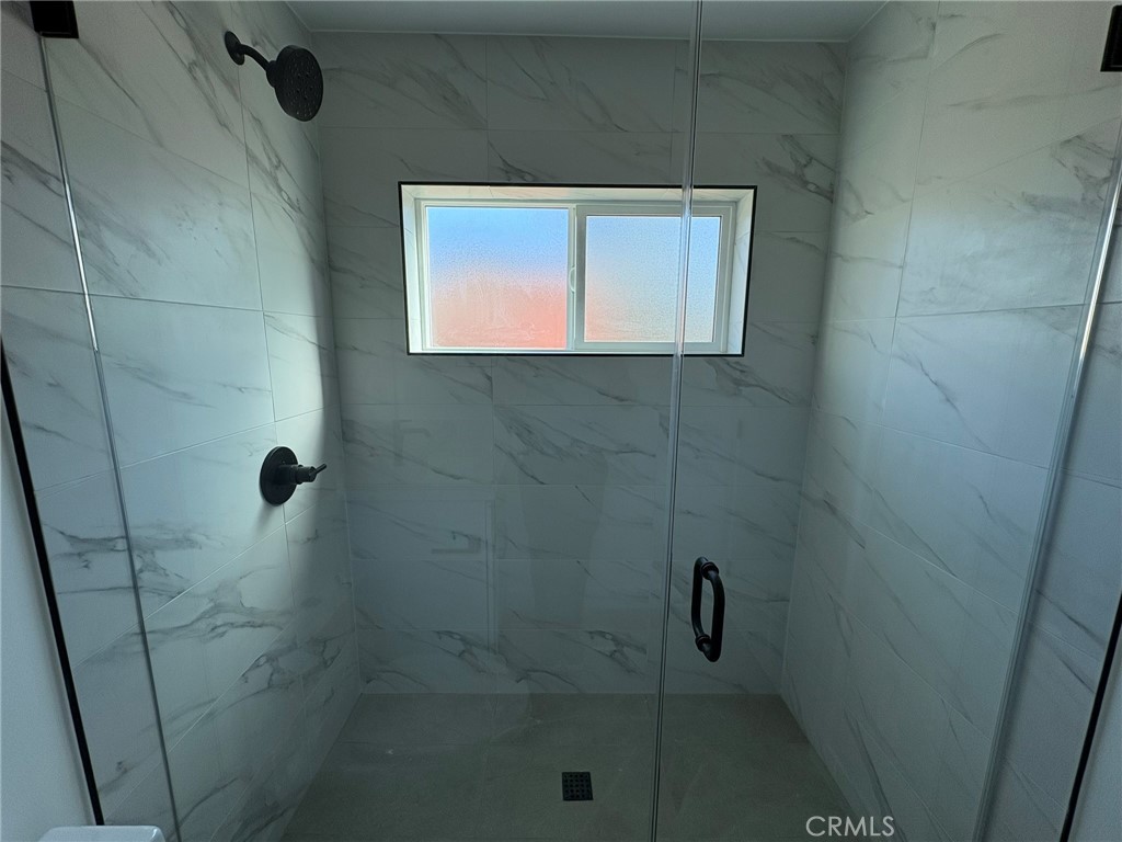 https://media.crmls.org/medias/fdfc36ec-f426-4c1a-b10c-bd29dfc2a94b.jpg?preset=X-Large