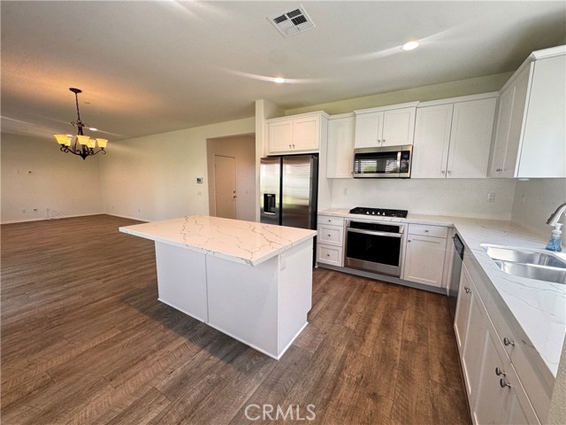 24054 Kerrigan Drive, Menifee CA: https://media.crmls.org/medias/fdfd36cc-c885-43c5-89f8-0dd5cc287b70.jpg