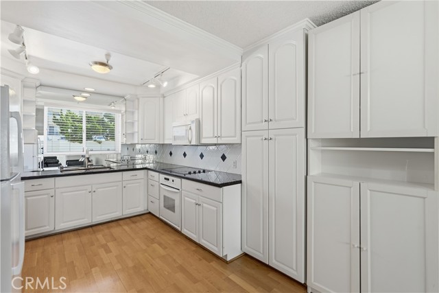 29641 Western Avenue, Rancho Palos Verdes, California 90275, 2 Bedrooms Bedrooms, ,2 BathroomsBathrooms,Residential,For Sale,Western,SB26075391