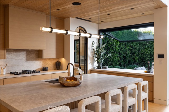 Detail Gallery Image 11 of 48 For 2100 Windward Ln, Newport Beach,  CA 92660 - 5 Beds | 5/3 Baths