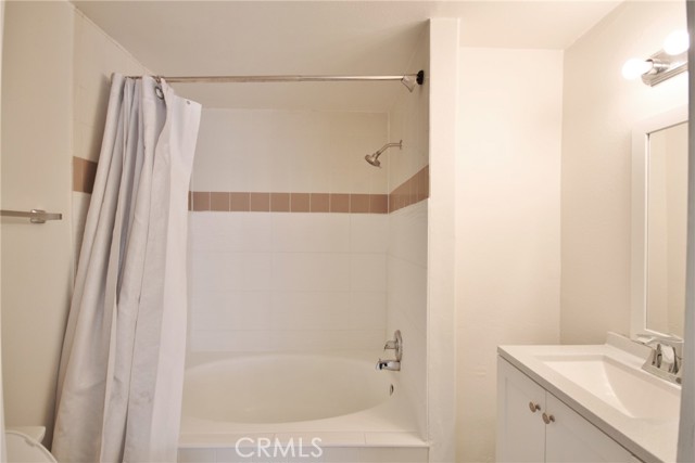 Detail Gallery Image 14 of 26 For 211 E Commonwealth Ave #C,  Alhambra,  CA 91801 - 3 Beds | 2/1 Baths