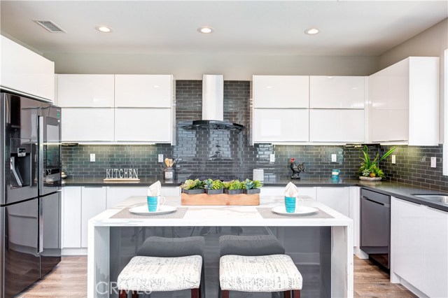 Detail Gallery Image 16 of 28 For 2068 Maple Ave #D,  Costa Mesa,  CA 92627 - 3 Beds | 2/1 Baths