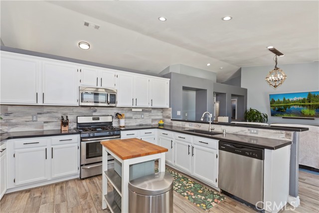 21269 Chardonnay Drive, Apple Valley CA: https://media.crmls.org/medias/fdff322b-ac25-43ac-9c00-9c943f625586.jpg