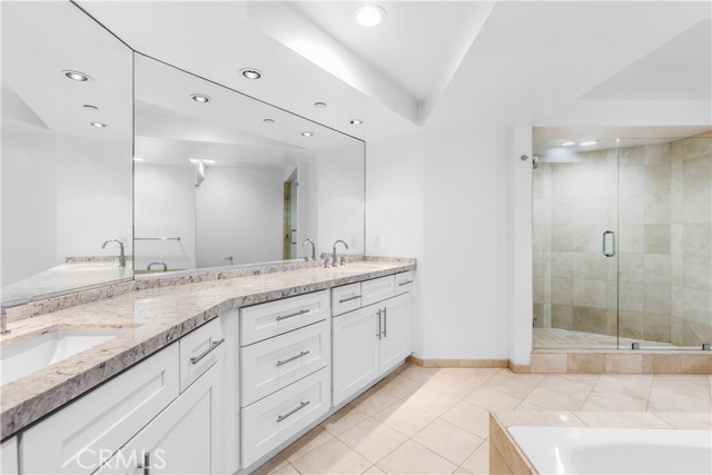 Detail Gallery Image 14 of 27 For 13650 Marina Pointe Dr #506,  Marina Del Rey,  CA 90292 - 2 Beds | 2 Baths