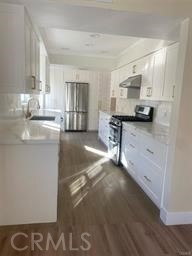 Detail Gallery Image 4 of 17 For 4675 Willis, Sherman Oaks,  CA 91403 - 2 Beds | 2 Baths