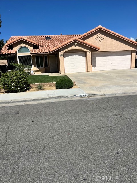 Detail Gallery Image 2 of 22 For 3653 Toscany Ct, Palmdale,  CA 93550 - 4 Beds | 2 Baths