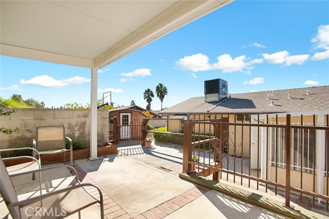 8216 Glencrest, Sun Valley CA: https://media.crmls.org/medias/fe00a49a-65cc-43ba-b7e7-9b446c374103.jpg