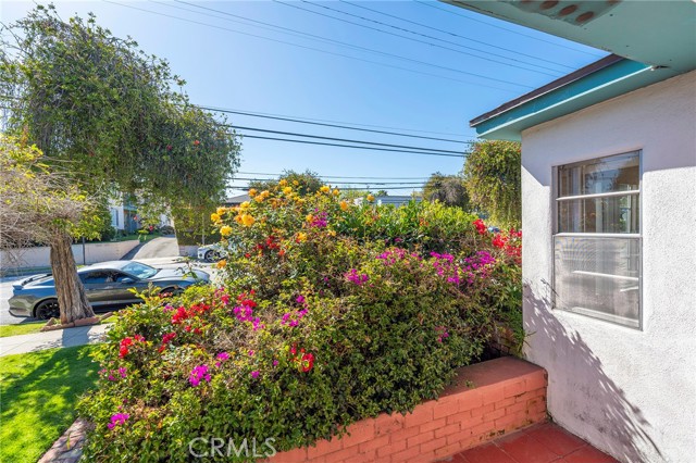 Detail Gallery Image 2 of 18 For 3407 Pearl St, Santa Monica,  CA 90405 - 3 Beds | 2 Baths