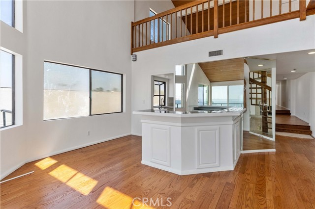 Detail Gallery Image 9 of 46 For 1230 E Ocean, Long Beach,  CA 90802 - 3 Beds | 3 Baths