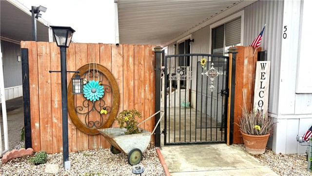 25521 Lincoln Avenue, Hemet CA: https://media.crmls.org/medias/fe01e752-e224-4c1b-94f9-4ae602836f71.jpg