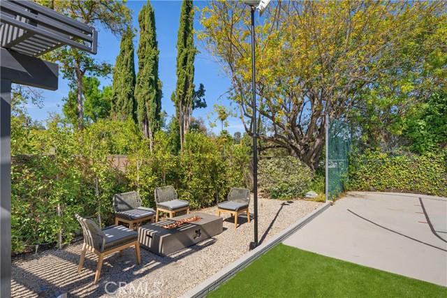 18839 La Amistad Place, Tarzana CA: https://media.crmls.org/medias/fe0221f9-02bf-4228-802a-1c5ac8b6bf64.jpg