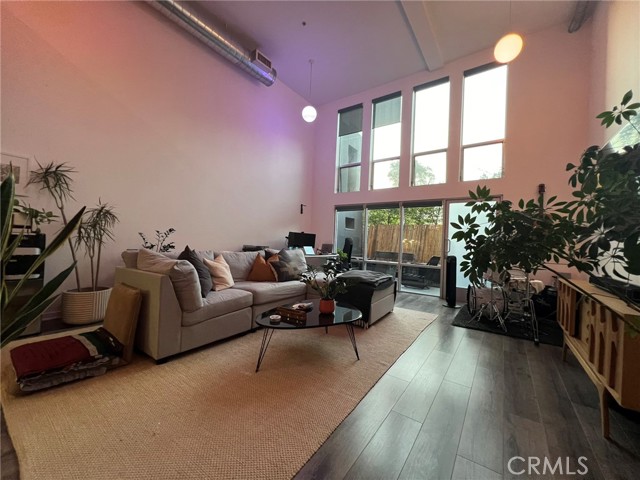 4215 Glencoe Avenue, Marina del Rey CA: https://media.crmls.org/medias/fe02ab44-3c88-4794-9c7e-734f6f03a3f1.jpg