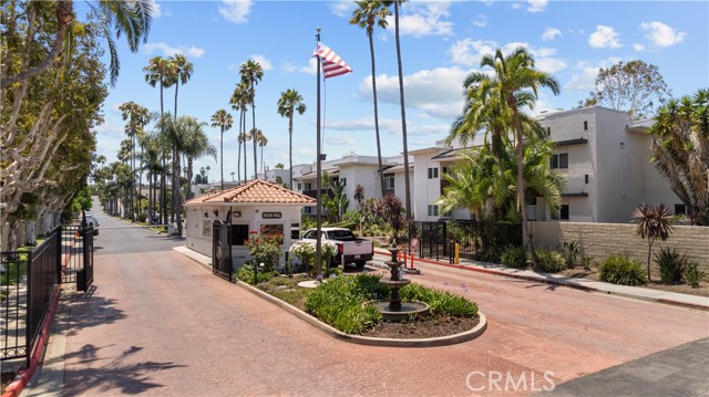 921 N Hillside Drive, Long Beach CA: https://media.crmls.org/medias/fe02fc23-3b20-4248-bb3c-02132afa45db.jpg