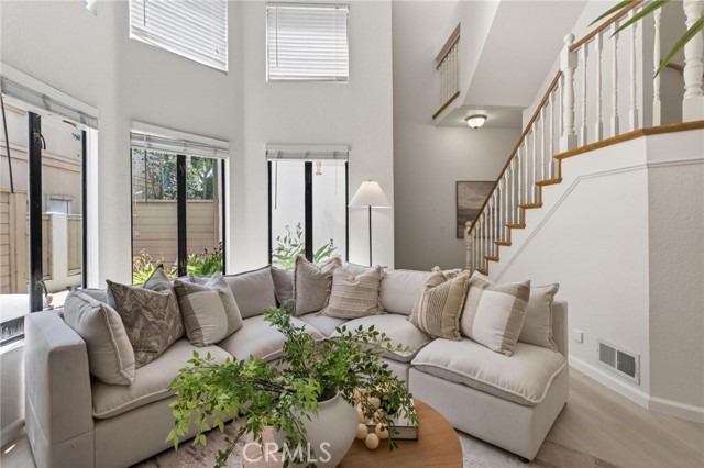 324 North Francisca Avenue, Redondo Beach, California 90277, 3 Bedrooms Bedrooms, ,2 BathroomsBathrooms,Residential,For Sale,North Francisca Avenue,OC26077465