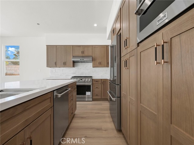 Detail Gallery Image 14 of 29 For 28374 Stansfield Ln, Saugus,  CA 91350 - 3 Beds | 3 Baths