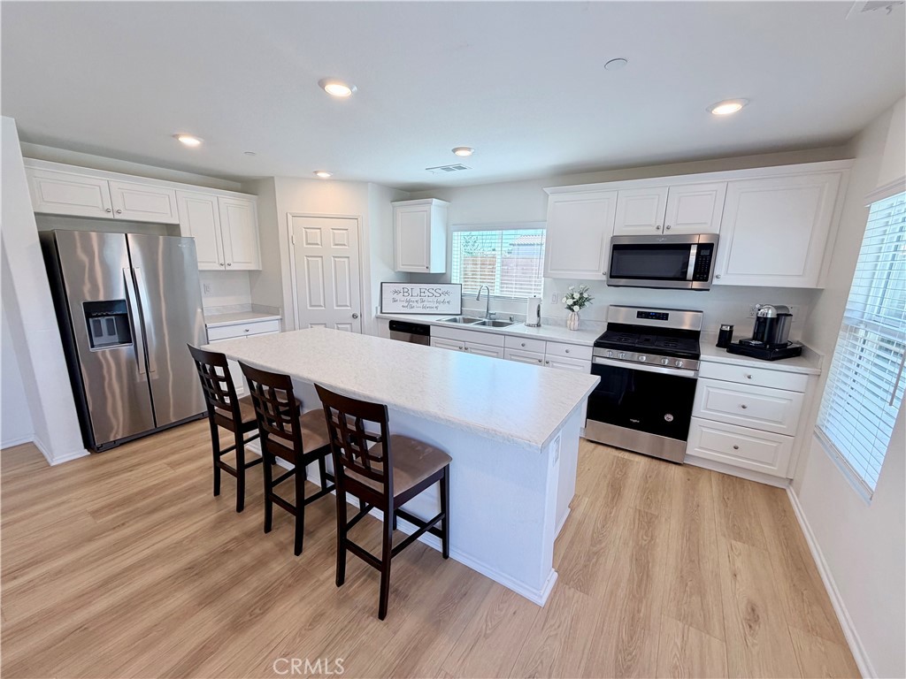 https://media.crmls.org/medias/fe06c464-14bd-43bc-a4fc-9de657e1b734.jpg?preset=X-Large
