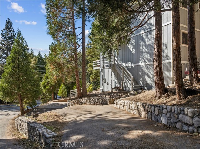 401 Grass Valley, Lake Arrowhead, CA 92352
