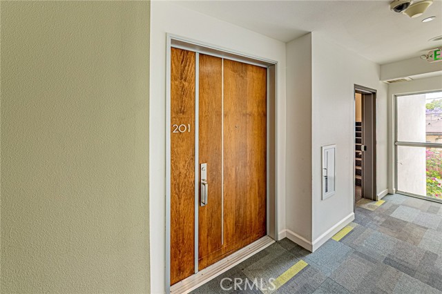 4813 Oakwood Avenue, Los Angeles CA: https://media.crmls.org/medias/fe07bec0-c249-49d4-82af-4c51b17d07e8.jpg