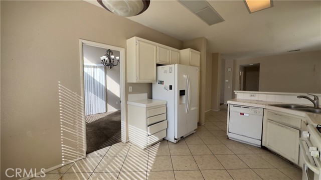Detail Gallery Image 4 of 21 For 16611 War Cloud Dr, Moreno Valley,  CA 92551 - 3 Beds | 2/1 Baths