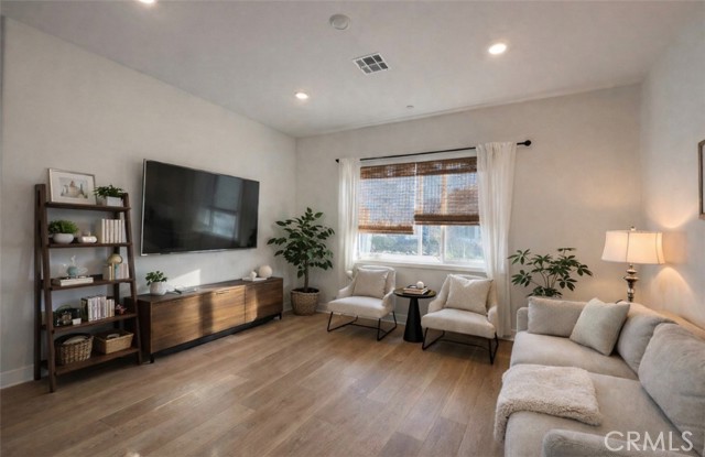 Detail Gallery Image 2 of 19 For 426 Treble, Irvine,  CA 92618 - 4 Beds | 3/2 Baths