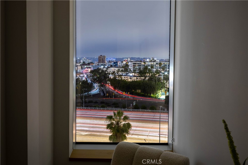 https://media.crmls.org/medias/fe09ef83-3d15-4ad6-9255-be0a6795206c.jpg?preset=X-Large