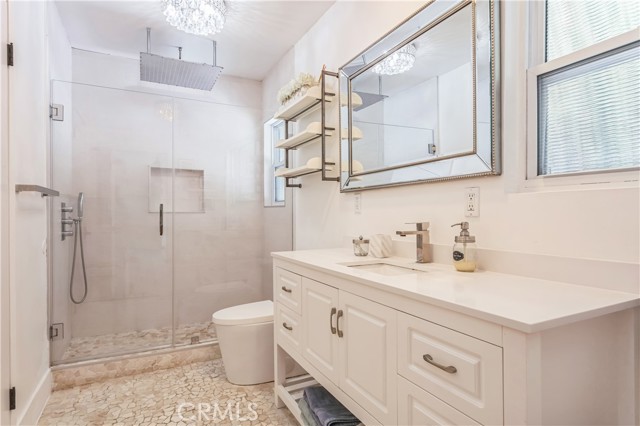Detail Gallery Image 14 of 15 For 4922 Escobedo Dr, Woodland Hills,  CA 91364 - 5 Beds | 2/1 Baths