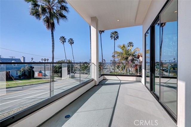 641 S Gertruda Avenue, Redondo Beach CA: https://media.crmls.org/medias/fe0c0626-cd8d-471a-8c4a-9a7a0f7add34.jpg