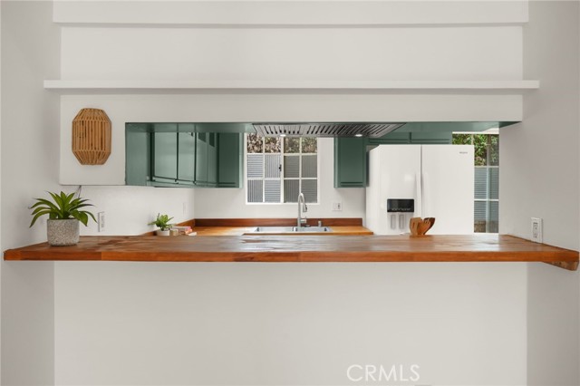 Detail Gallery Image 6 of 27 For 305 E Valencia Ave #E,  Burbank,  CA 91502 - 2 Beds | 2/1 Baths