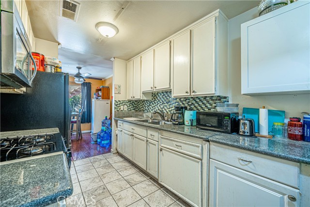 Detail Gallery Image 3 of 27 For 22718 Figueroa St #22,  Carson,  CA 90745 - 3 Beds | 2 Baths