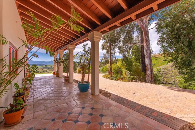 30505 Sloan Canyon Road, Castaic CA: https://media.crmls.org/medias/fe0d68f4-c5ed-4977-a139-5a75e21e5541.jpg