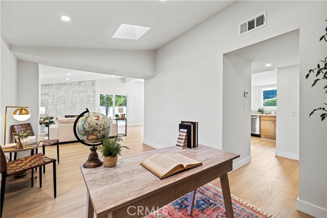 10839 Danube Avenue, Granada Hills CA: https://media.crmls.org/medias/fe0d953a-8112-4798-9ca4-f50fe7cf3ae4.jpg