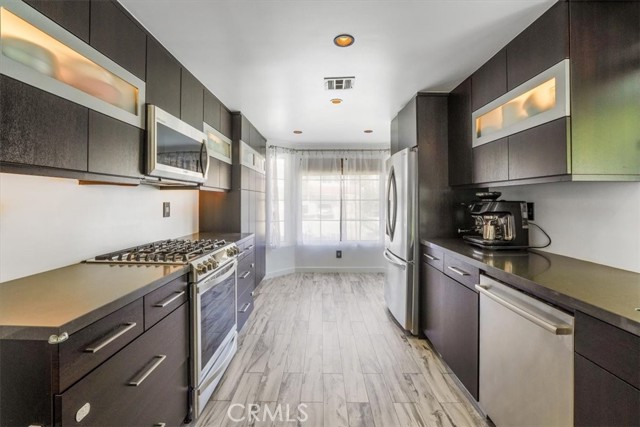 479 Pesaro Street, Oak Park CA: https://media.crmls.org/medias/fe0dc778-4743-4a70-96d2-b0924ec22495.jpg
