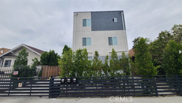 Detail Gallery Image 5 of 23 For 839 E 32nd, Los Angeles,  CA 90011 - 5 Beds | 4 Baths