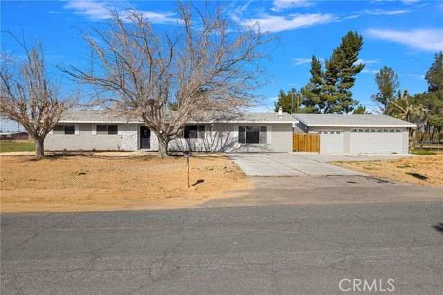 Detail Gallery Image 4 of 54 For 14450 Jicarilla, Apple Valley,  CA 92307 - 3 Beds | 2 Baths
