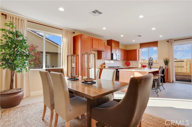 Detail Gallery Image 13 of 26 For 448 Barrett Ln, Los Banos,  CA 93635 - 4 Beds | 3 Baths