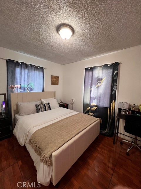 Detail Gallery Image 5 of 25 For 7327 N Loma Verde Ave, Canoga Park,  CA 91303 - 5 Beds | 5 Baths