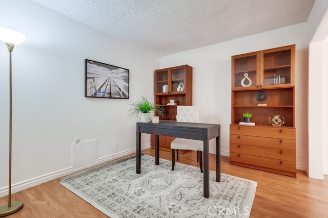 Detail Gallery Image 14 of 66 For 26832 Avenue of the Oaks #D,  Newhall,  CA 91321 - 2 Beds | 2 Baths