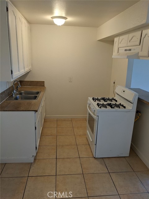Detail Gallery Image 3 of 10 For 1708 Pine Ave #11,  Long Beach,  CA 90813 - 1 Beds | 1 Baths