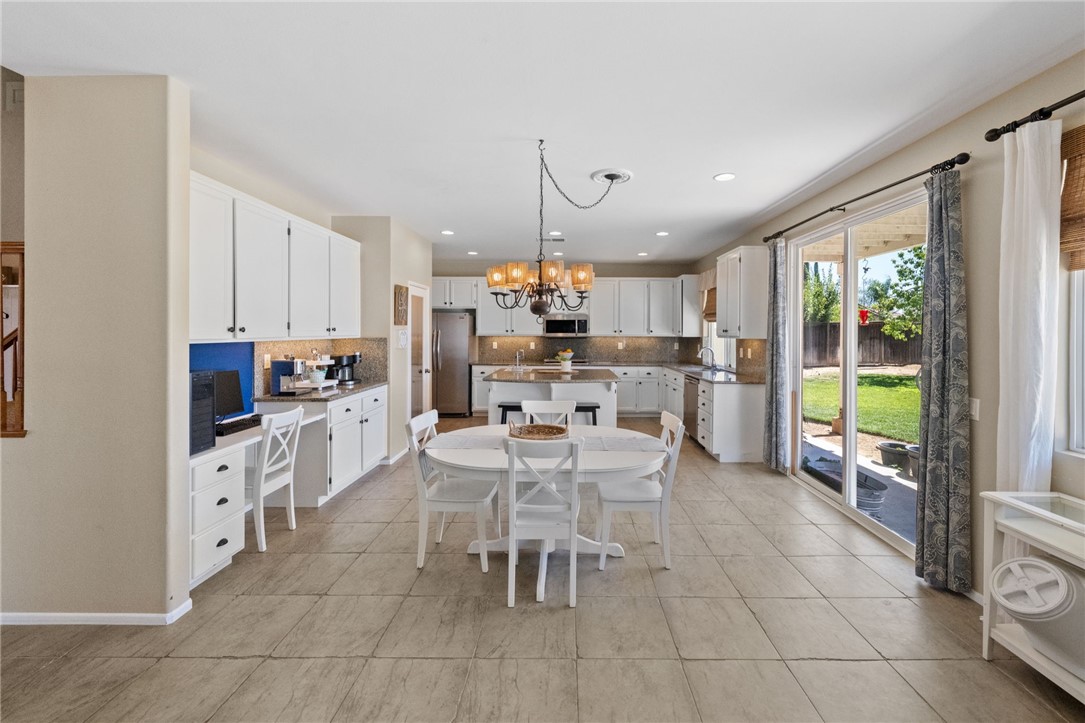 Detail Gallery Image 17 of 60 For 41772 Springbrook Ct, Murrieta,  CA 92562 - 6 Beds | 3/1 Baths