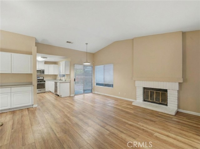 Detail Gallery Image 3 of 15 For 7889 Pinyon, Fontana,  CA 92336 - 2 Beds | 2 Baths