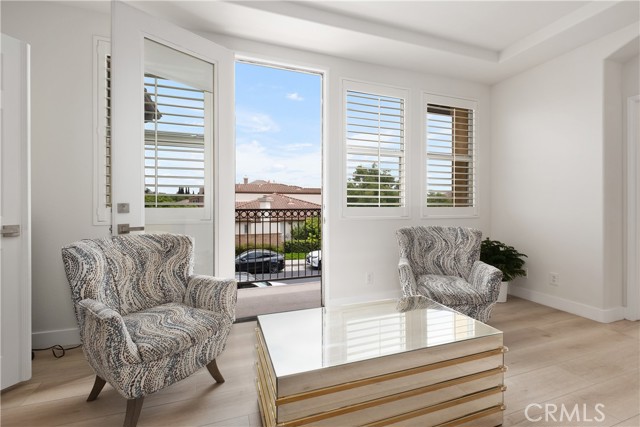 17 Crescent City, Irvine CA: https://media.crmls.org/medias/fe12ff7e-0cef-46e1-aa5c-fa1084472096.jpg