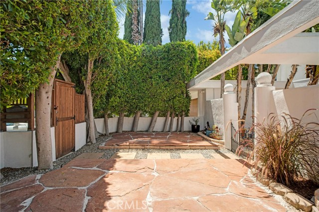 Detail Gallery Image 3 of 45 For 11967 Sunshine Ter, Studio City,  CA 91604 - 4 Beds | 3 Baths