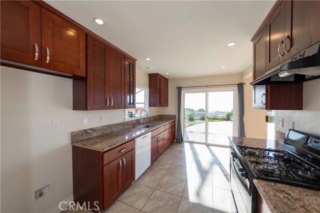 Detail Gallery Image 4 of 12 For 26642 Indian Peak Rd, Rancho Palos Verdes,  CA 90275 - 4 Beds | 2 Baths