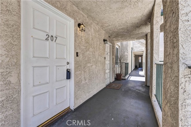 520 N Louise Street, Glendale CA: https://media.crmls.org/medias/fe157bee-1abb-4d89-a297-7b97e23c60dc.jpg