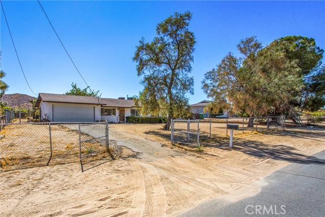 Detail Gallery Image 3 of 34 For 57545 Pueblo Trl, Yucca Valley,  CA 92284 - 3 Beds | 1 Baths