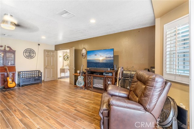 Detail Gallery Image 19 of 39 For 330 E Gladstone St, San Dimas,  CA 91773 - 4 Beds | 3 Baths