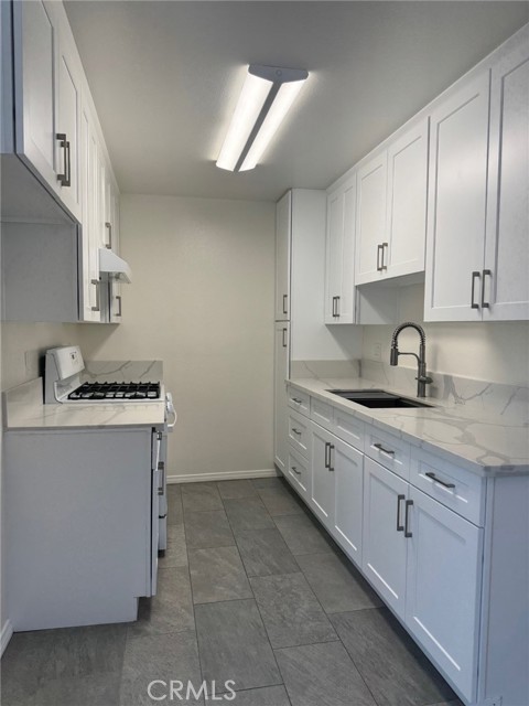 7039 Remmet Avenue, Canoga Park CA: https://media.crmls.org/medias/fe166a35-ded7-49bc-a338-a2a03c83bd08.jpg