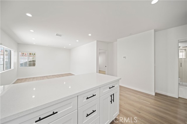 Detail Gallery Image 8 of 24 For 252 W Tujunga #102,  Burbank,  CA 91502 - 3 Beds | 2 Baths