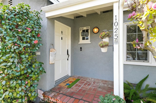 Detail Gallery Image 4 of 39 For 1025 N Screenland Dr, Burbank,  CA 91505 - 3 Beds | 2 Baths