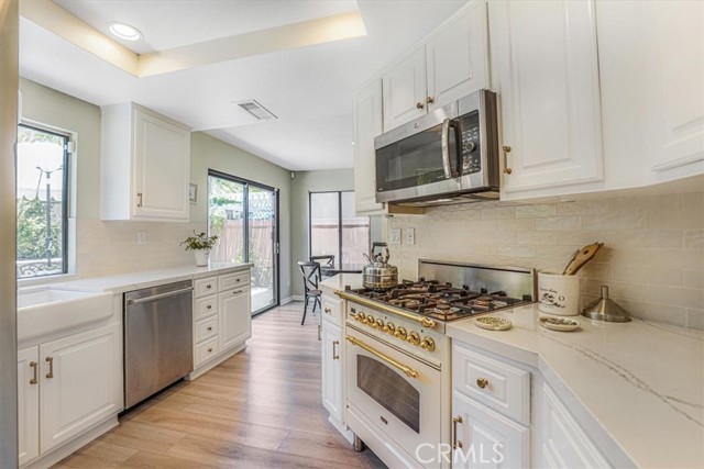 3931 Cottonwood Grove Trail, Calabasas CA: https://media.crmls.org/medias/fe17136f-4394-4010-83c2-1194ef169f25.jpg